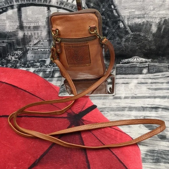 Harbor 2nd Leather Crossbody - Picture 4 of 9